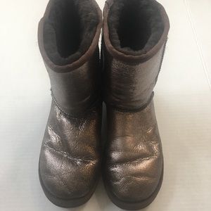 Girls UGG Chocolate Metallic Classic Boot  Size 6
